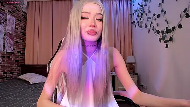 Velvetsky 1 online show from 12-17-25, 06:25