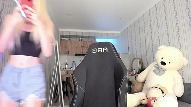 Snapshot of Velvetsky_1 chatting on 02-15-26, 04:03 Velvetsky 1 online show from 02-15-26, 04:03