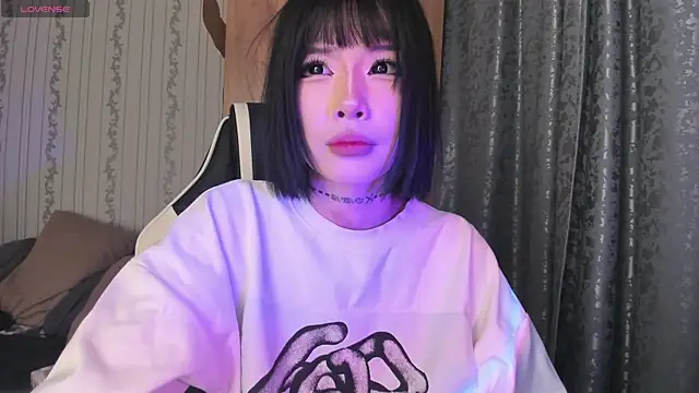 Snapshot of Velvetsky_1 chatting on 03-04-26, 05:30 Velvetsky 1 online show from 03-04-26, 05:30