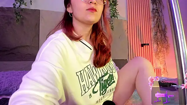 centaurigirl online show from 04-19-26, 02:44