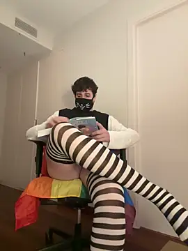 Snapshot of Your_femboy24 chatting on 01-11-25, 06:33 Your femboy24 online show from 01-11-25, 06:33