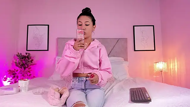 Emilyh  online show from 04-16-26, 12:39