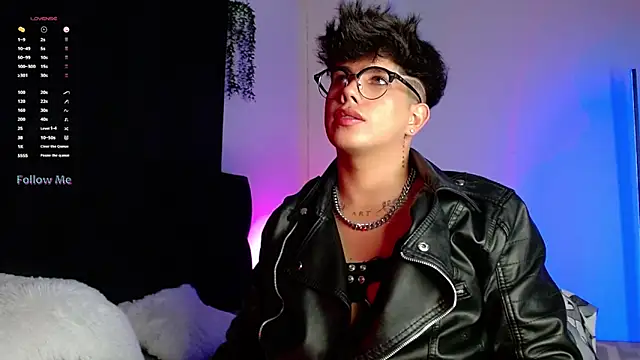 LyleBennett  online show from 10-28-25, 10:19