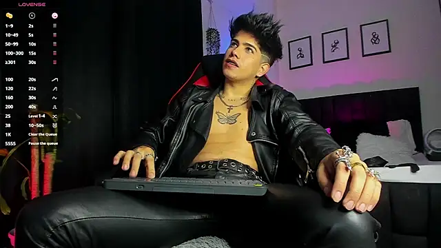LyleBennett  online show from 07-12-26, 02:41