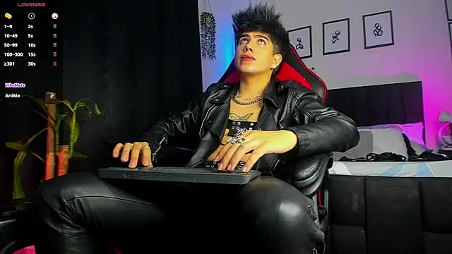 LyleBennett  online show from 07-28-26, 02:57