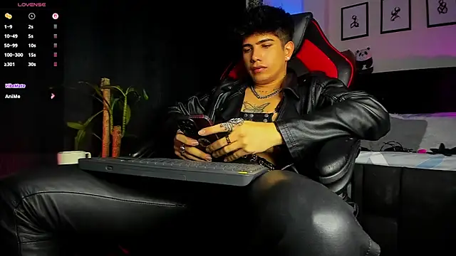 LyleBennett  online show from 07-28-26, 07:39