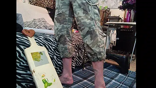 Snapshot of surRealGhost chatting on 03-19-25, 12:34 surRealGhost online show from 03-19-25, 12:34