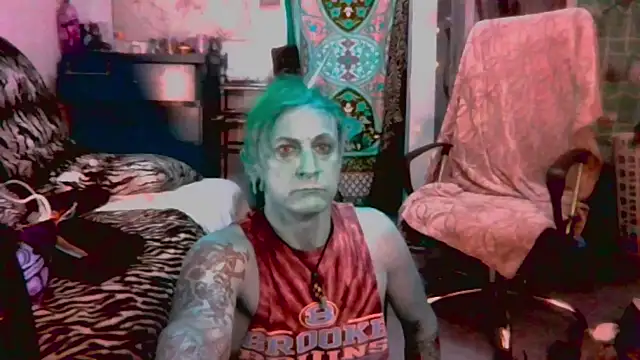 Snapshot of surRealGhost chatting on 03-19-25, 10:09 surRealGhost online show from 03-19-25, 10:09