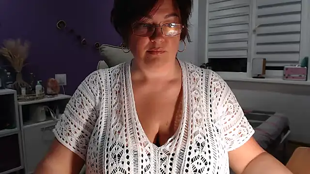 Nora Star online show from 12-28-24, 05:35