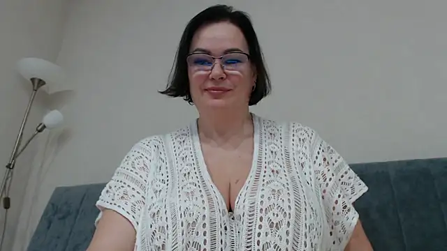 Nora Star online show from 10-15-25, 06:52