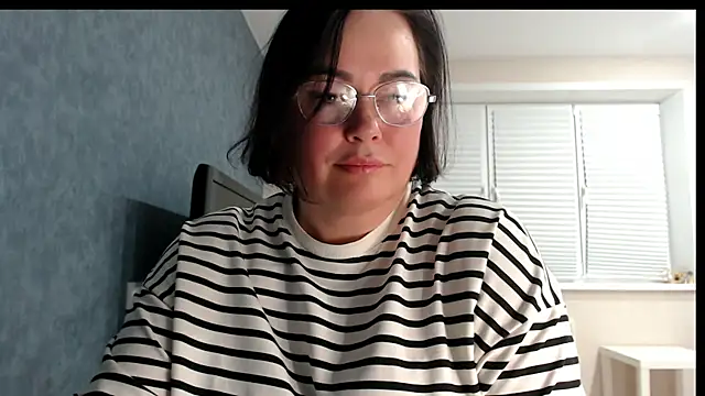 Nora Star online show from 12-15-25, 08:02