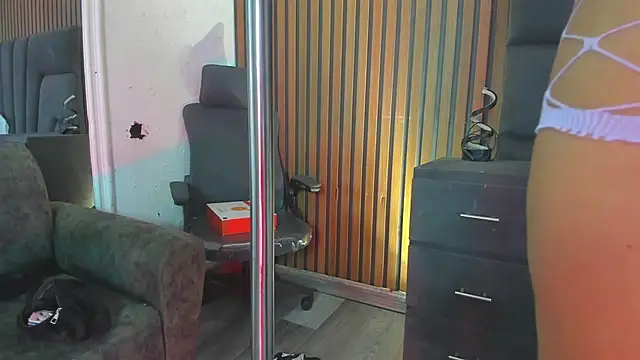 AlliceRosero online show from 04-24-26, 05:43