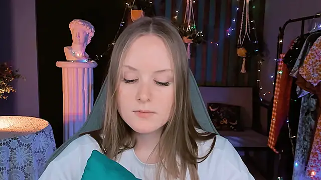 VivienLeeigh online show from 12-28-24, 04:09