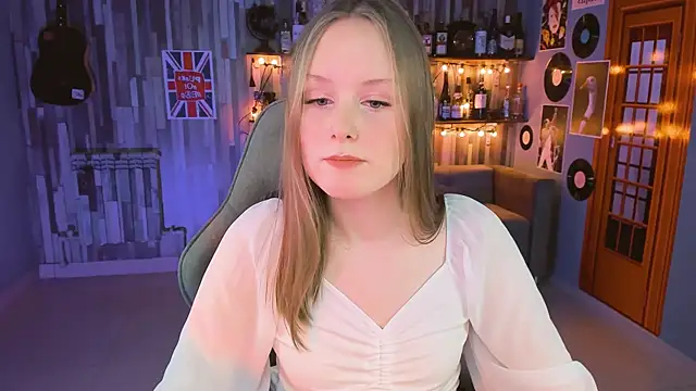 VivienLeeigh online show from 03-18-25, 07:20