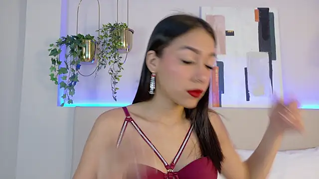 MiaOconner online show from 12-17-24, 01:05