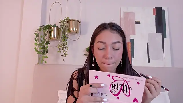 MiaOconner online show from 01-07-25, 01:03