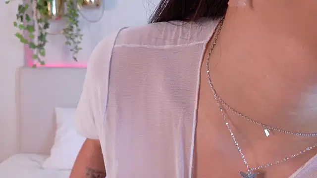 MiaOconner online show from 01-08-25, 01:09