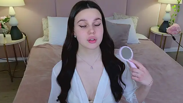 Snapshot of RihannaRose chatting on 03-04-25, 11:32 RihannaRose online show from 03-04-25, 11:32