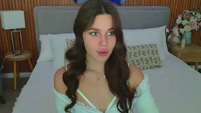 Snapshot of RihannaRose chatting on 09-24-25, 05:05 RihannaRose online show from 09-24-25, 05:05