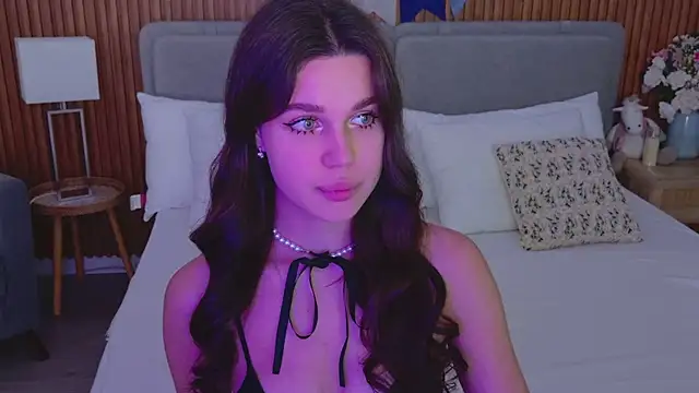 Snapshot of RihannaRose chatting on 09-29-25, 05:07 RihannaRose online show from 09-29-25, 05:07