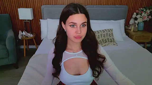 Snapshot of RihannaRose chatting on 10-15-25, 05:02 RihannaRose online show from 10-15-25, 05:02