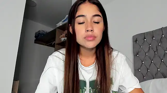 Snapshot of AriaMontgomery chatting on 12-12-24, 03:32 AriaMontgomery online show from 12-12-24, 03:32