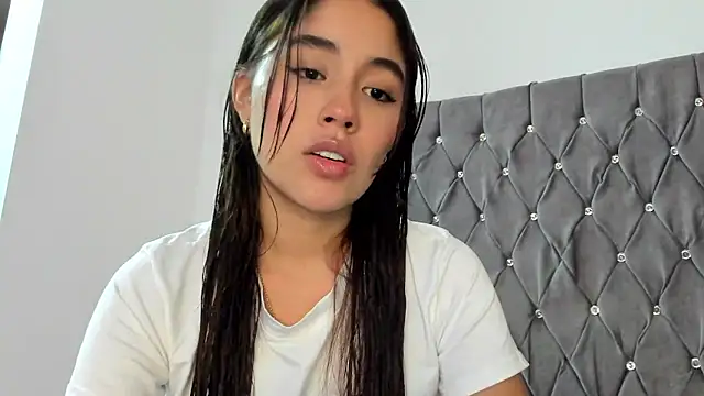 Snapshot of AriaMontgomery chatting on 01-27-25, 05:47 AriaMontgomery online show from 01-27-25, 05:47