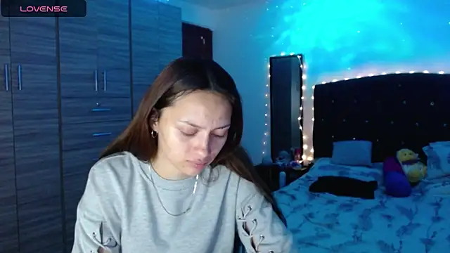 holy juli online show from 09-11-25, 02:55