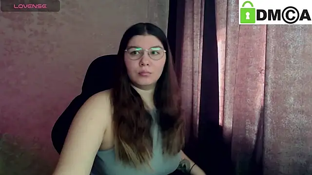 Snapshot of holy_michela chatting on 03-12-26, 06:30 holy michela online show from 03-12-26, 06:30