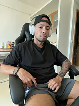 Kaueleon online show from 04-18-26, 05:50