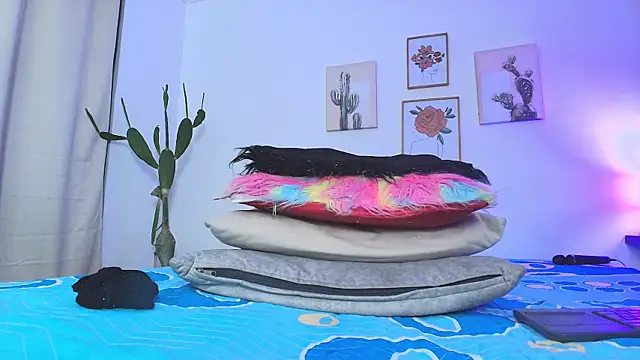 Snapshot of miwa_cute chatting on 02-13-25, 02:01 miwa cute online show from 02-13-25, 02:01