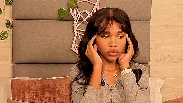 Lily Miiller online show from 10-23-25, 08:51