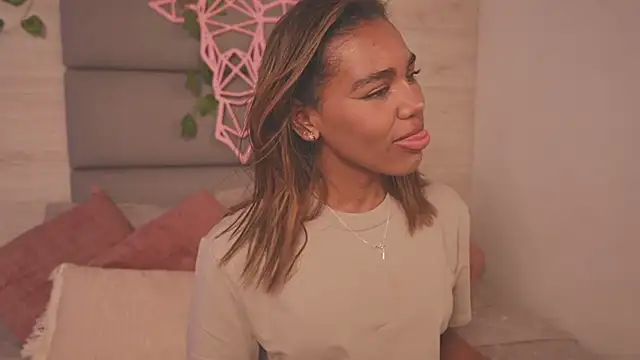 Lily Miiller online show from 11-26-25, 08:43