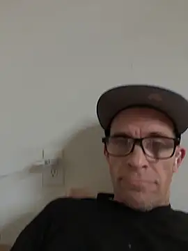 Snapshot of DirkD916 chatting on 12-20-25, 08:49 DirkD916 online show from 12-20-25, 08:49