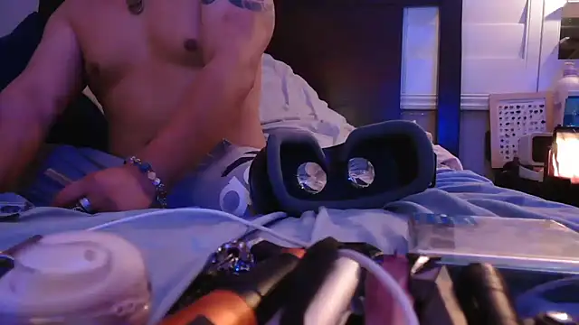 Snapshot of cloudyspun chatting on 11-21-25, 03:16 cloudyspun online show from 11-21-25, 03:16