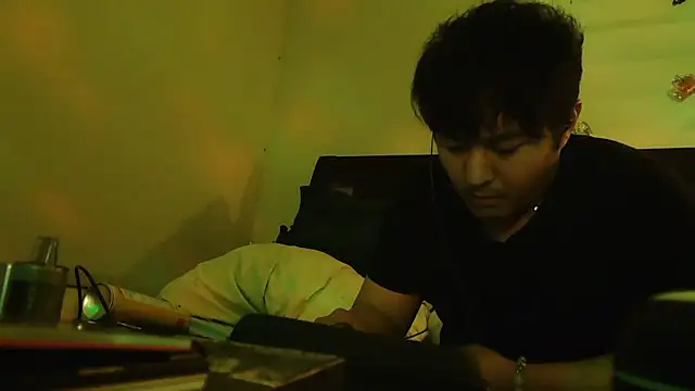 Snapshot of cloudyspun chatting on 11-22-25, 10:36 cloudyspun online show from 11-22-25, 10:36