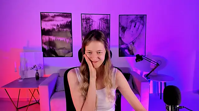 Snapshot of Sharon_Evansi chatting on 12-14-24, 09:40 Sharon Evansi online show from 12-14-24, 09:40