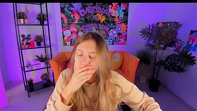 Snapshot of Sharon_Evansi chatting on 12-22-24, 09:33 Sharon Evansi online show from 12-22-24, 09:33