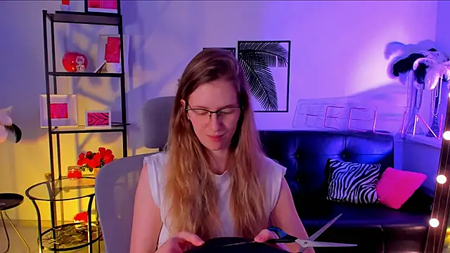 Snapshot of Sharon_Evansi chatting on 03-14-25, 05:57 Sharon Evansi online show from 03-14-25, 05:57