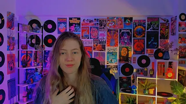 Snapshot of Sharon_Evansi chatting on 03-22-25, 11:32 Sharon Evansi online show from 03-22-25, 11:32