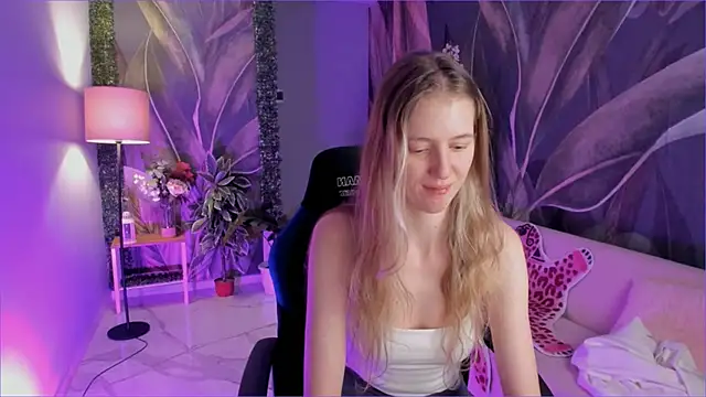 Snapshot of Sharon_Evansi chatting on 12-13-25, 07:53 Sharon Evansi online show from 12-13-25, 07:53