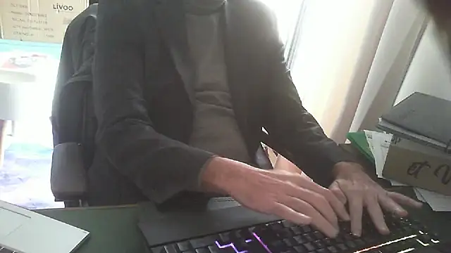 Snapshot of shyfrenchcock1 chatting on 01-13-26, 01:27 shyfrenchcock1 online show from 01-13-26, 01:27