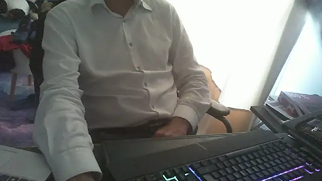 Snapshot of shyfrenchcock1 chatting on 06-11-26, 12:58 shyfrenchcock1 online show from 06-11-26, 12:58
