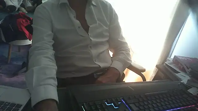 Snapshot of shyfrenchcock1 chatting on 06-12-26, 09:08 shyfrenchcock1 online show from 06-12-26, 09:08
