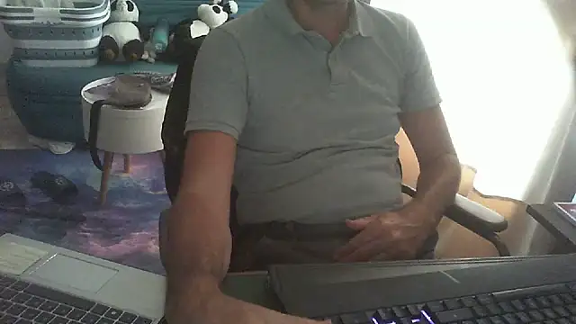 Snapshot of shyfrenchcock1 chatting on 07-08-26, 01:15 shyfrenchcock1 online show from 07-08-26, 01:15