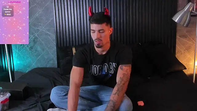 Duriel  online show from 01-06-25, 02:03