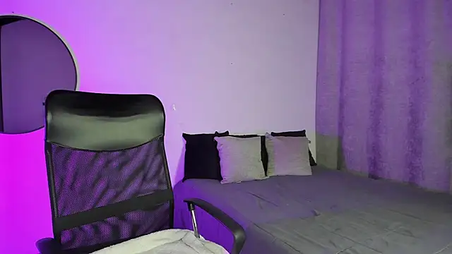 Snapshot of SaraMilf_69 chatting on 02-17-25, 04:48 SaraMilf 69 online show from 02-17-25, 04:48