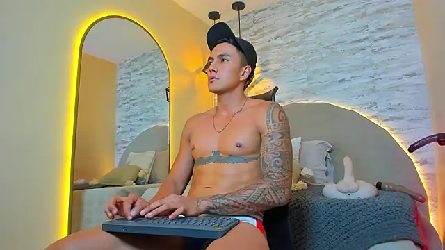 Aron Bolt online show from 11-21-25, 12:43