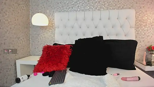 Snapshot of HazelMoret chatting on 12-27-24, 12:45 HazelMoret online show from 12-27-24, 12:45