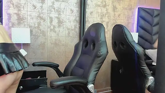 Snapshot of HazelMoret chatting on 01-16-25, 11:58 HazelMoret online show from 01-16-25, 11:58